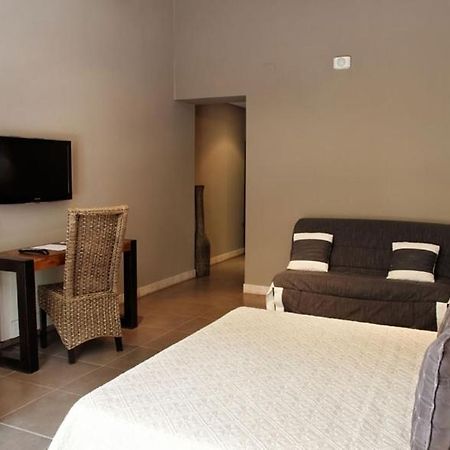 L'Hotellerie Kouros Cuers Rom bilde