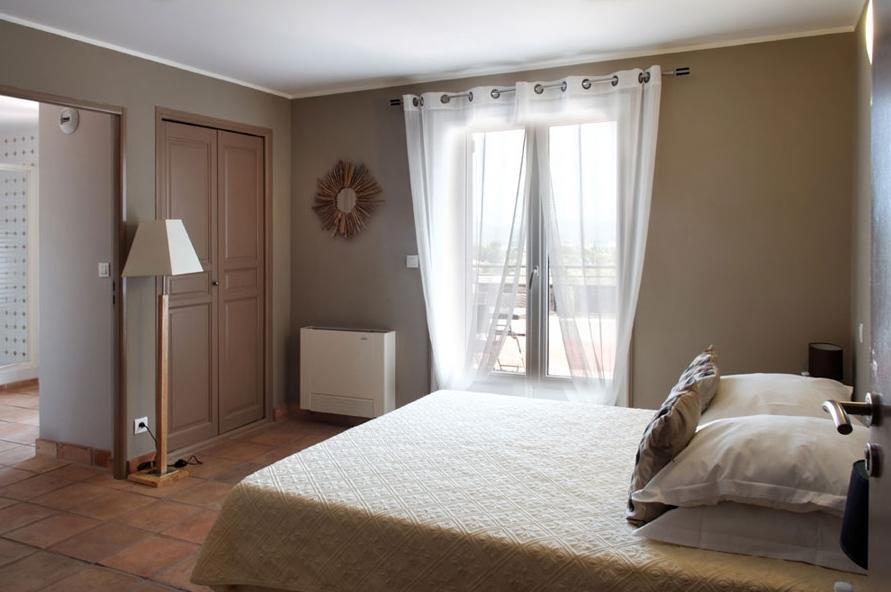 L'Hotellerie Kouros Cuers Rom bilde