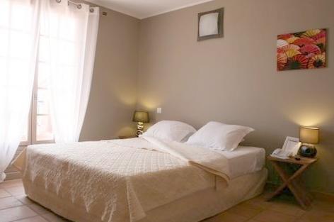 L'Hotellerie Kouros Cuers Rom bilde