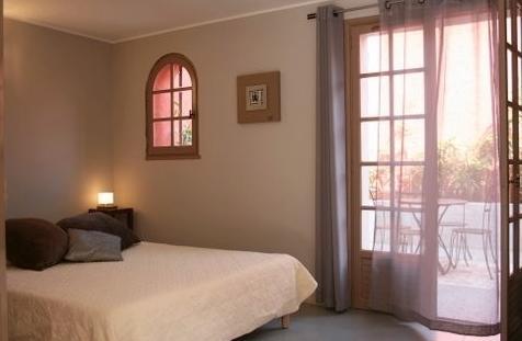 L'Hotellerie Kouros Cuers Rom bilde