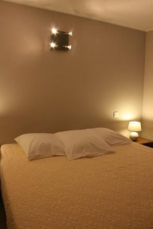 L'Hotellerie Kouros Cuers Rom bilde