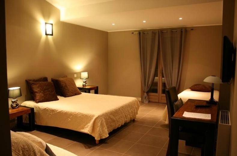 L'Hotellerie Kouros Cuers Rom bilde