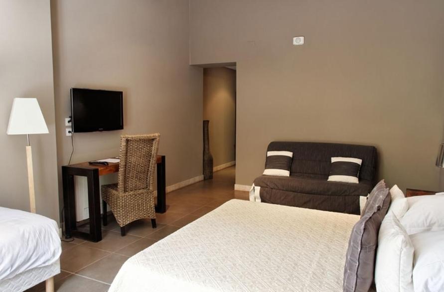 L'Hotellerie Kouros Cuers Rom bilde