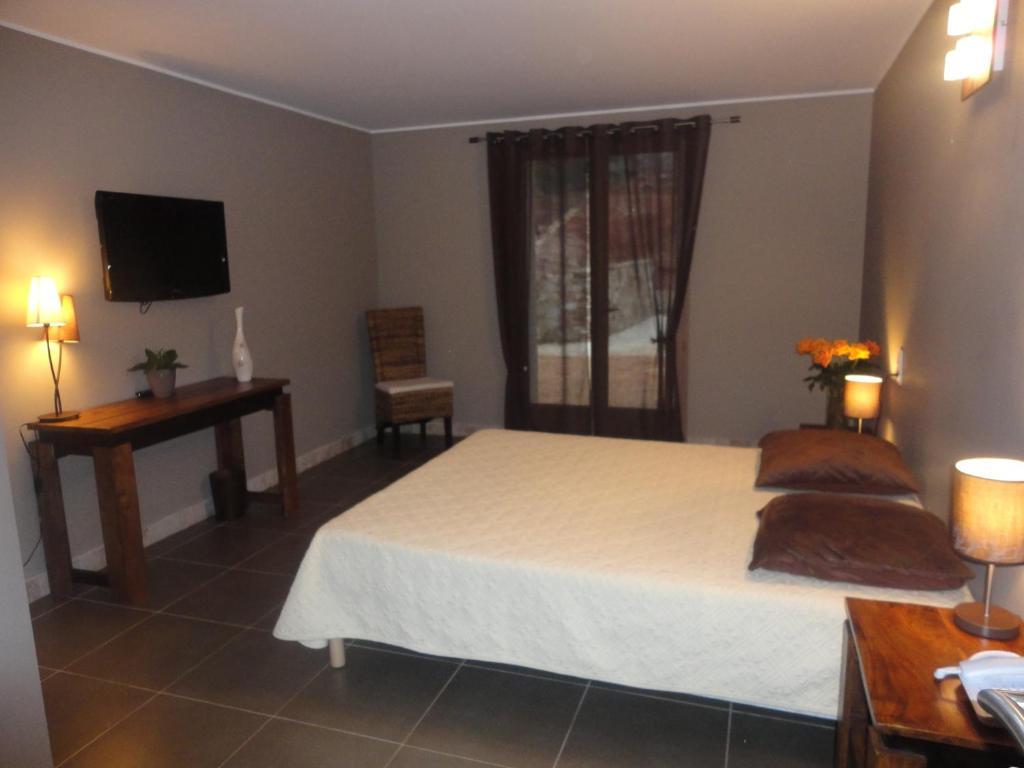 L'Hotellerie Kouros Cuers Rom bilde